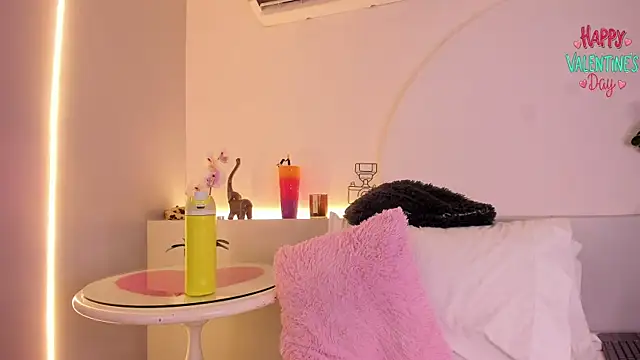 Snapshot of ambercroft chatting on 02/15/25, 02:04 ambercroft online show from 02/15/25, 02:04