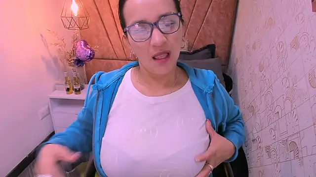 Snapshot of MarilynMiilf_ chatting on 10/23/25, 07:56 MarilynMiilf online show from 10/23/25, 07:56