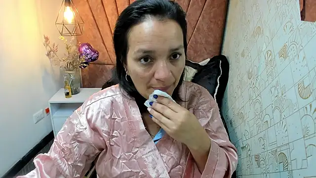 Snapshot of MarilynMiilf_ chatting on 11/14/25, 08:02 MarilynMiilf online show from 11/14/25, 08:02