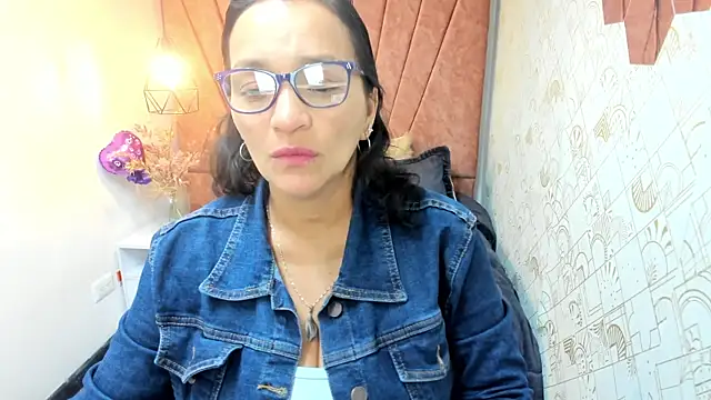 Snapshot of MarilynMiilf_ chatting on 11/15/25, 08:05 MarilynMiilf online show from 11/15/25, 08:05