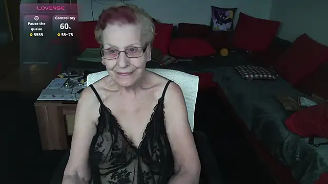 HeisseomaOriginal online show from 11/23/25, 08:14