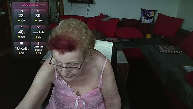 HeisseomaOriginal online show from 12/19/25, 11:50