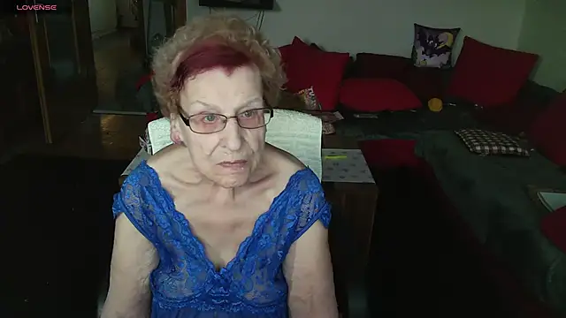 HeisseomaOriginal online show from 12/21/25, 08:10