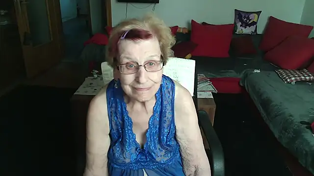 HeisseomaOriginal online show from 04/14/26, 07:36