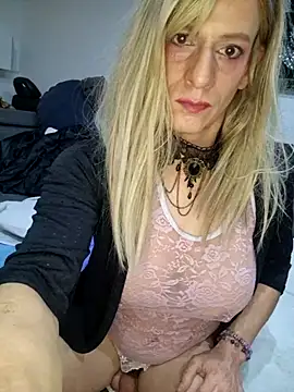 Snapshot of LanaSissy100 chatting on 11/02/25, 04:09 LanaSissy100 online show from 11/02/25, 04:09