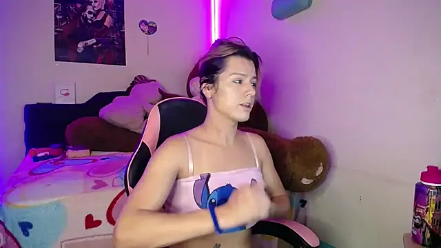 Snapshot of yuliana_19 chatting on 12/18/25, 12:11 yuliana 19 online show from 12/18/25, 12:11