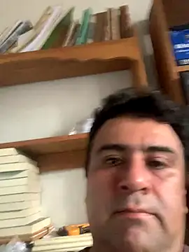 EmilianoGt online show from 10/01/25, 09:43