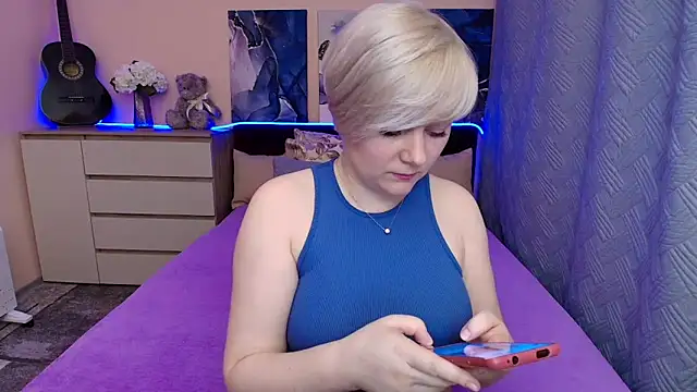 Snapshot of BlondPearl chatting on 05/14/26, 11:28 BlondPearl online show from 05/14/26, 11:28