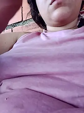 Snapshot of ValeriaSantos- chatting on 02/06/26, 03:26 ValeriaSantos- online show from 02/06/26, 03:26