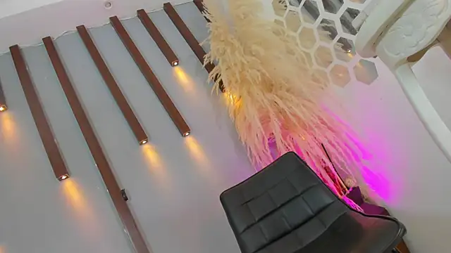 Sophia Cameron online show from 10/04/25, 09:35