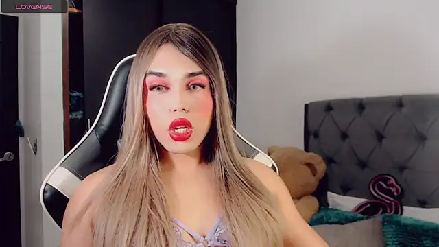 Snapshot of BIGCOCKMIA chatting on 03/10/25, 07:40 BIGCOCKMIA online show from 03/10/25, 07:40