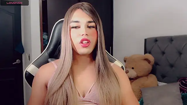 Snapshot of BIGCOCKMIA chatting on 03/19/25, 12:45 BIGCOCKMIA online show from 03/19/25, 12:45