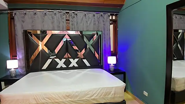 Snapshot of Linda4Petite chatting on 02/02/25, 01:08 Linda4Petite online show from 02/02/25, 01:08