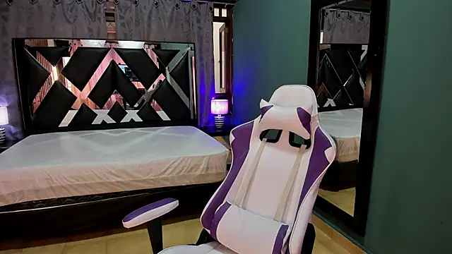 Snapshot of Linda4Petite chatting on 03/02/25, 01:16 Linda4Petite online show from 03/02/25, 01:16