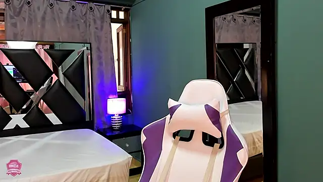 Snapshot of Linda4Petite chatting on 03/16/25, 01:06 Linda4Petite online show from 03/16/25, 01:06