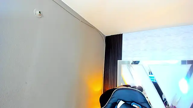 Linda4Petite online show from 10/21/25, 06:19