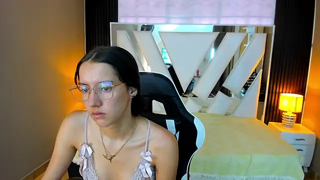 Linda4Petite online show from 11/09/25, 01:20