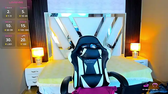 Snapshot of Linda4Petite chatting on 11/17/25, 05:41 Linda4Petite online show from 11/17/25, 05:41