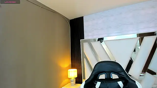 Linda4Petite online show from 02/13/26, 06:15