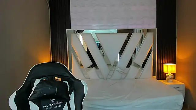 Linda4Petite online show from 03/25/26, 06:14