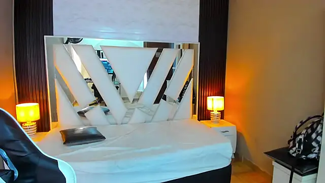 Linda4Petite online show from 03/30/26, 06:42