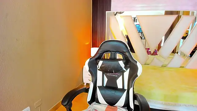 Linda4Petite online show from 04/01/26, 06:16