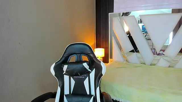 Linda4Petite online show from 04/04/26, 06:38