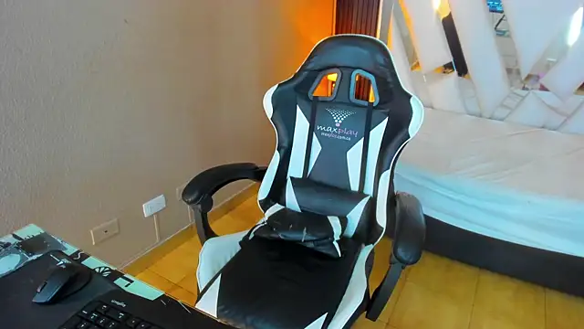 Linda4Petite online show from 04/08/26, 06:19