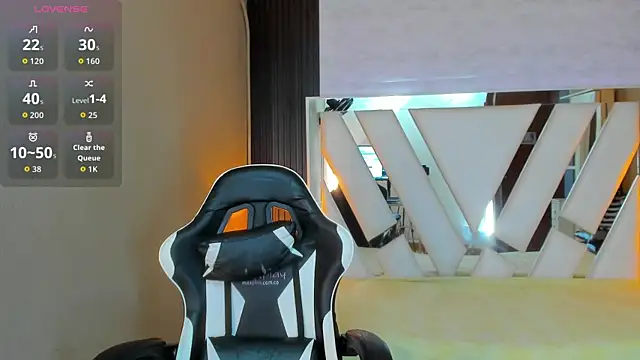 Linda4Petite online show from 04/14/26, 06:36