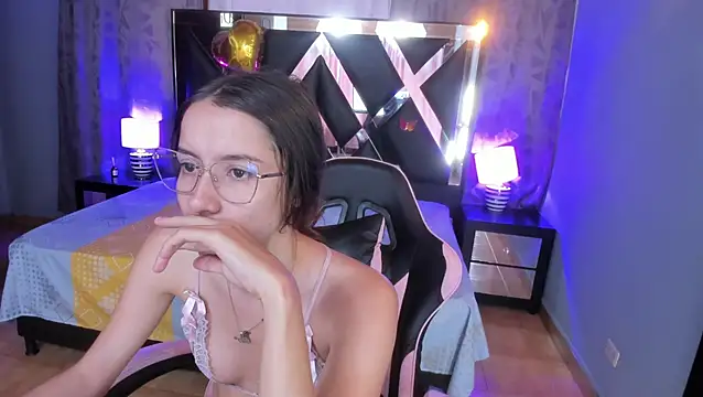 Linda4Petite online show from 07/12/26, 02:30