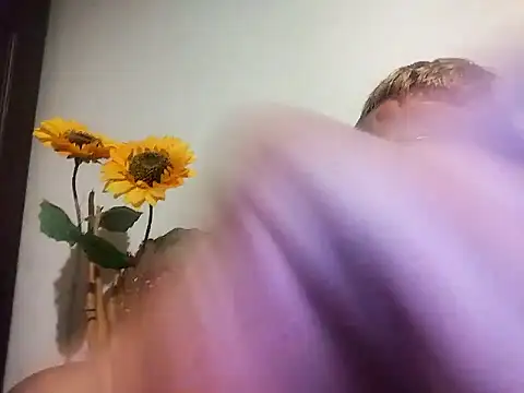 Snapshot of Robertino21cm chatting on 10/24/25, 04:31 Robertino21cm online show from 10/24/25, 04:31