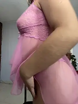 Snapshot of NatashaCruz- chatting on 12/24/24, 01:39 NatashaCruz- online show from 12/24/24, 01:39