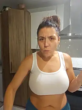 Snapshot of Ellie-L-Elizabeth chatting on 11/13/25, 02:32 Ellie-L-Elizabeth online show from 11/13/25, 02:32