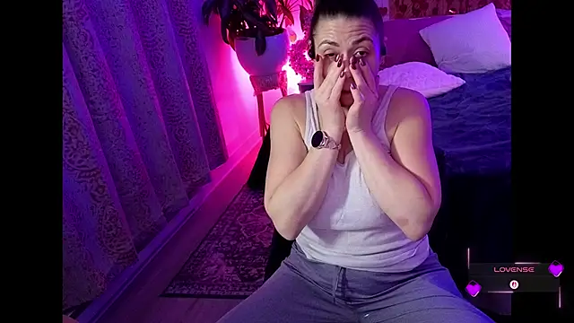 Ellie-L-Elizabeth online show from 02/14/26, 07:05