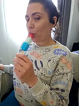 Ellie-L-Elizabeth online show from 05/01/26, 04:11