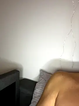 Snapshot of Andreashow chatting on 11/10/25, 01:04 Andreashow online show from 11/10/25, 01:04