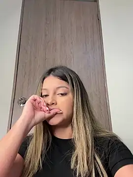 lunablossom  online show from 01/20/25, 03:26