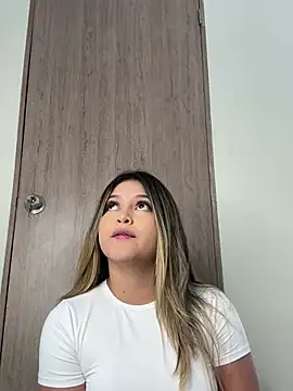 lunablossom  online show from 02/02/25, 04:54