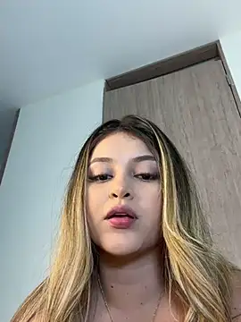 lunablossom  online show from 02/18/25, 10:14