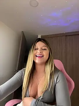 lunablossom  online show from 03/07/25, 12:58