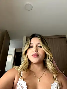 lunablossom  online show from 09/20/25, 07:59