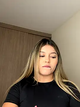 lunablossom  online show from 09/23/25, 09:18