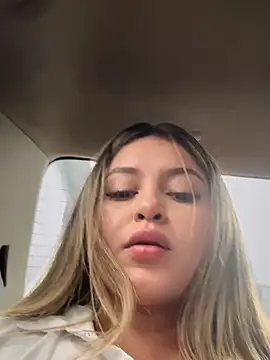 lunablossom  online show from 10/05/25, 08:51