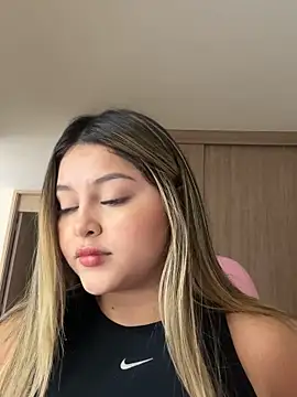 lunablossom  online show from 10/11/25, 06:50