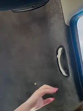 lunablossom  online show from 10/12/25, 08:30