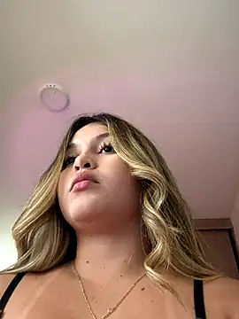 lunablossom  online show from 11/10/25, 09:36