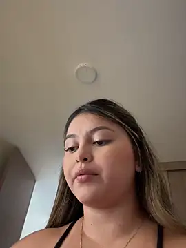 lunablossom  online show from 11/26/25, 08:10