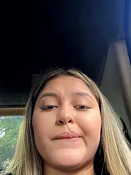 lunablossom  online show from 01/17/26, 08:56