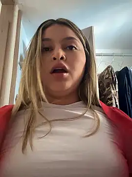 lunablossom  online show from 01/18/26, 08:12