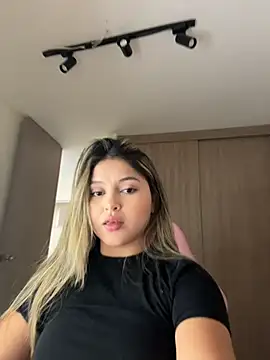 lunablossom  online show from 04/06/26, 10:00